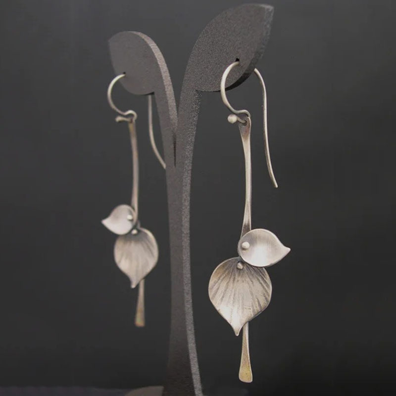 Vintage Leaf Earrings in Silver